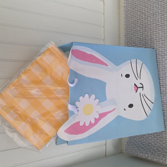 EASTER BAG FILLED WITH MYSTERY ITEMS - Picture 2 of 2